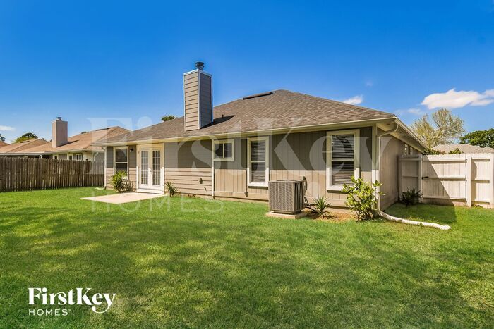 Building Photo - 12732 Clear Springs Dr