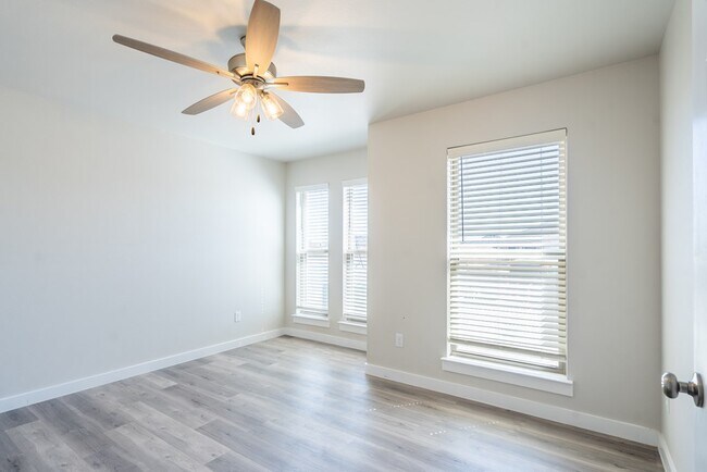 Building Photo - 5905 Settler Ave