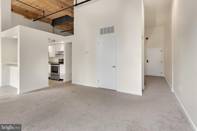 Building Photo - 303 Vine St