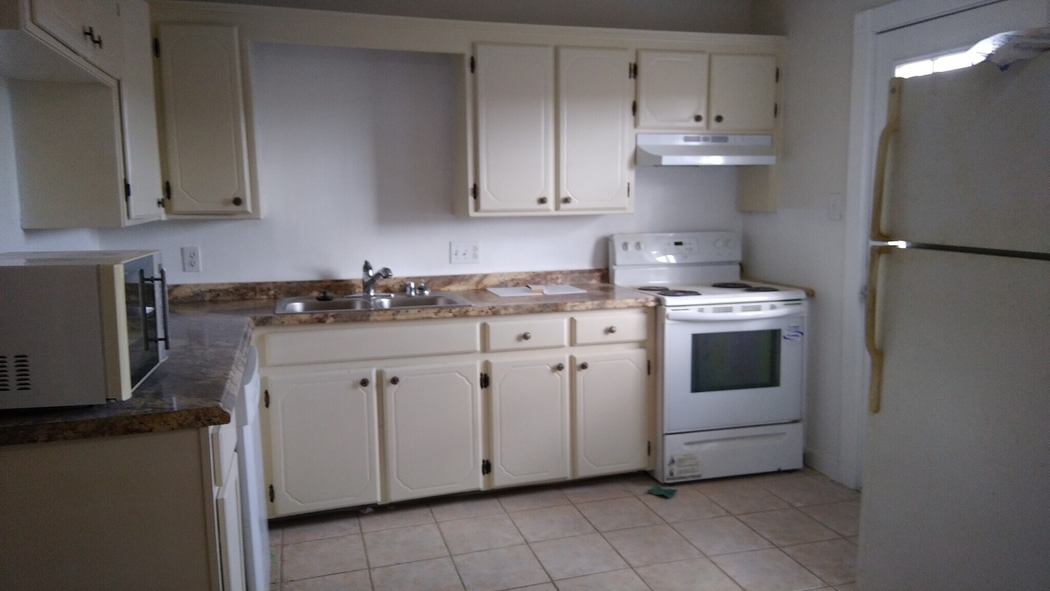 kitchen - 6122 SW Summit Ave