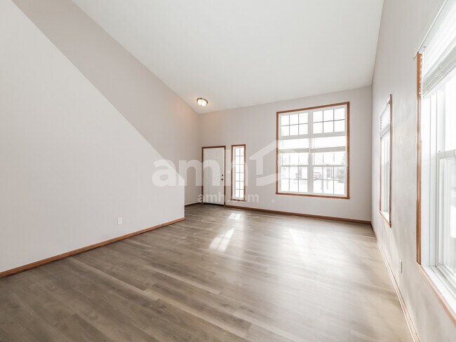 Building Photo - 3042 Bauer Dr