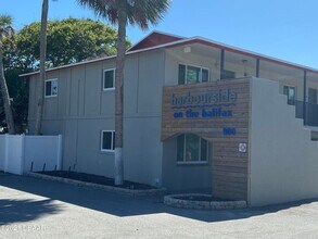 Building Photo - 2 bed condo overlooking the river