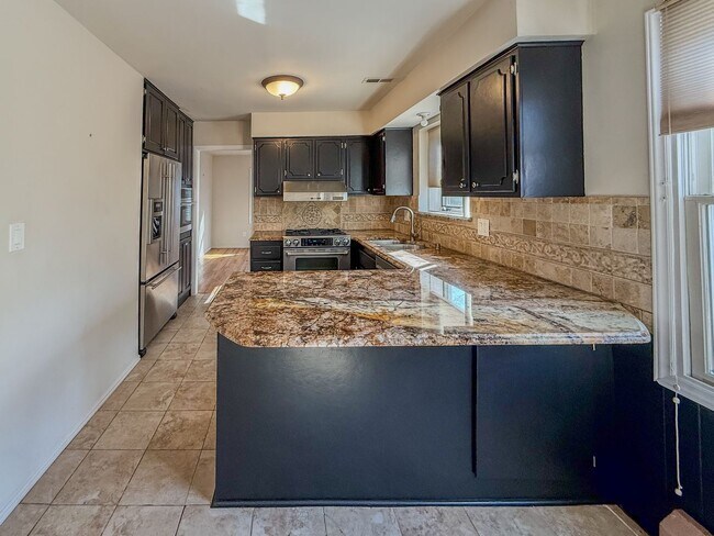 Building Photo - 2710 Pendleton Dr
