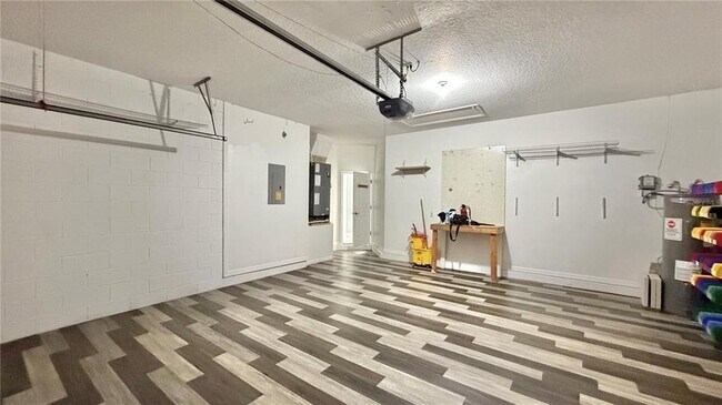 Building Photo - 4860 Chalfont Dr