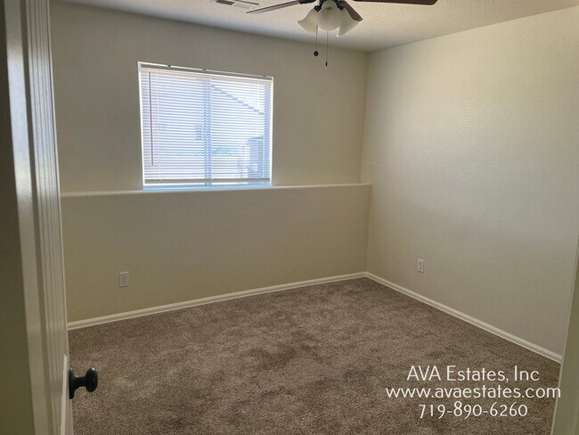 Building Photo - 689 E Laporte Dr