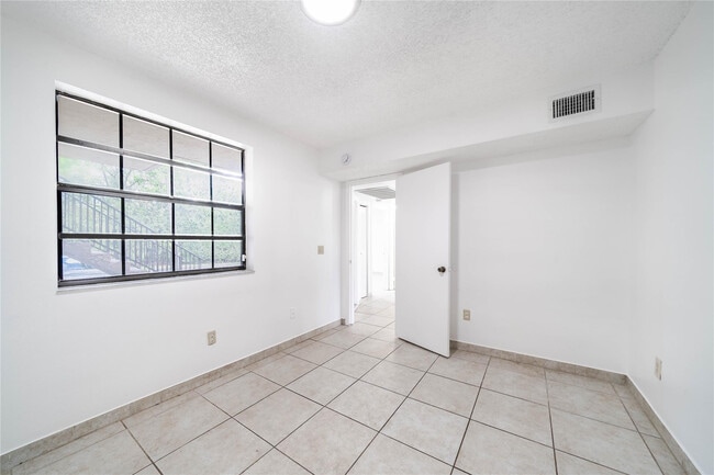 Building Photo - 1000 Constitution Dr