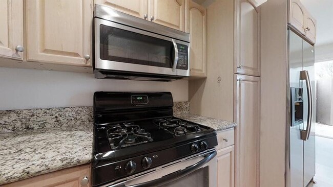 Building Photo - 503 Avenue G - C