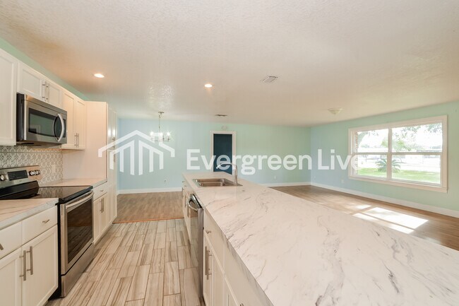 Building Photo - 936 Abigail Drive