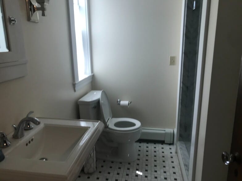 Building Photo - 43 Pin Oak Way