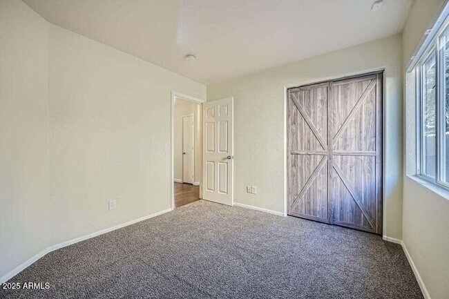 Building Photo - 15436 W Port Royale Ln