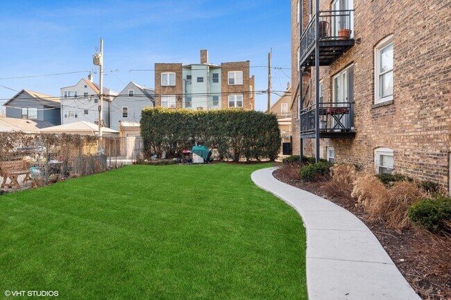 Building Photo - 3429 W Shakespeare Ave