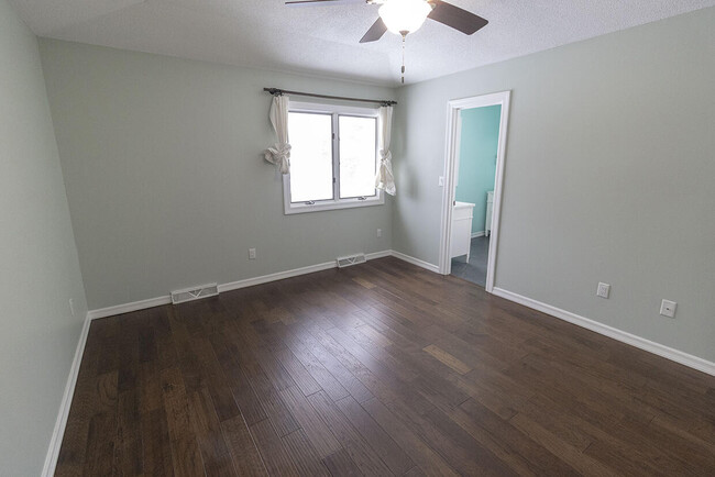 Building Photo - 4500 W Bridgewood Dr