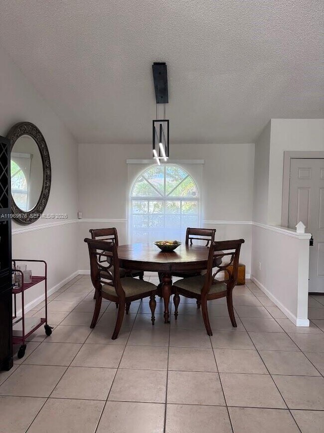 Building Photo - 1080 NW 100th Way