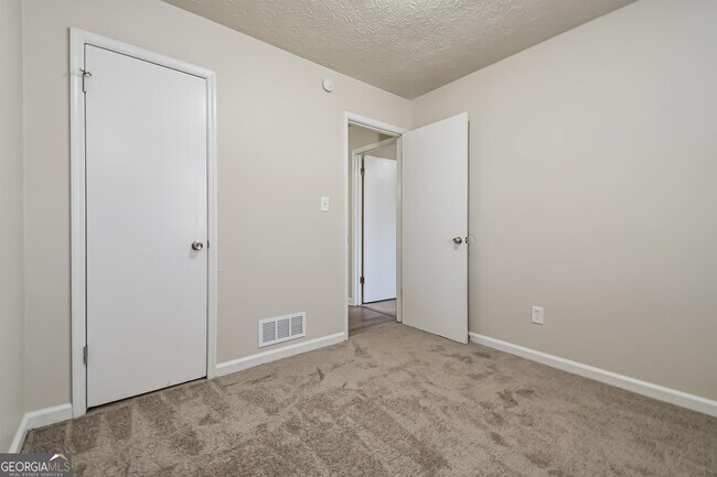 Building Photo - 4457 Woodbank Ln