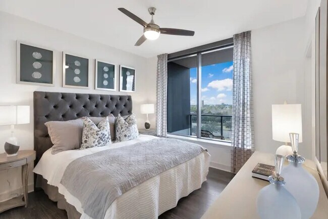 Building Photo - Luxury High-Rise Living with Up to 4 Weeks...