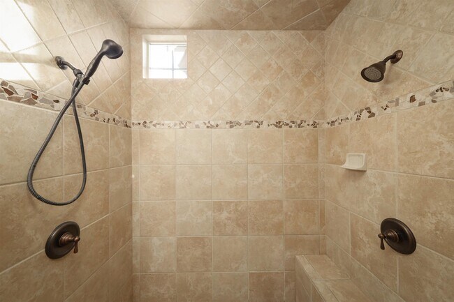 Building Photo - 2510 Tiverton Dr