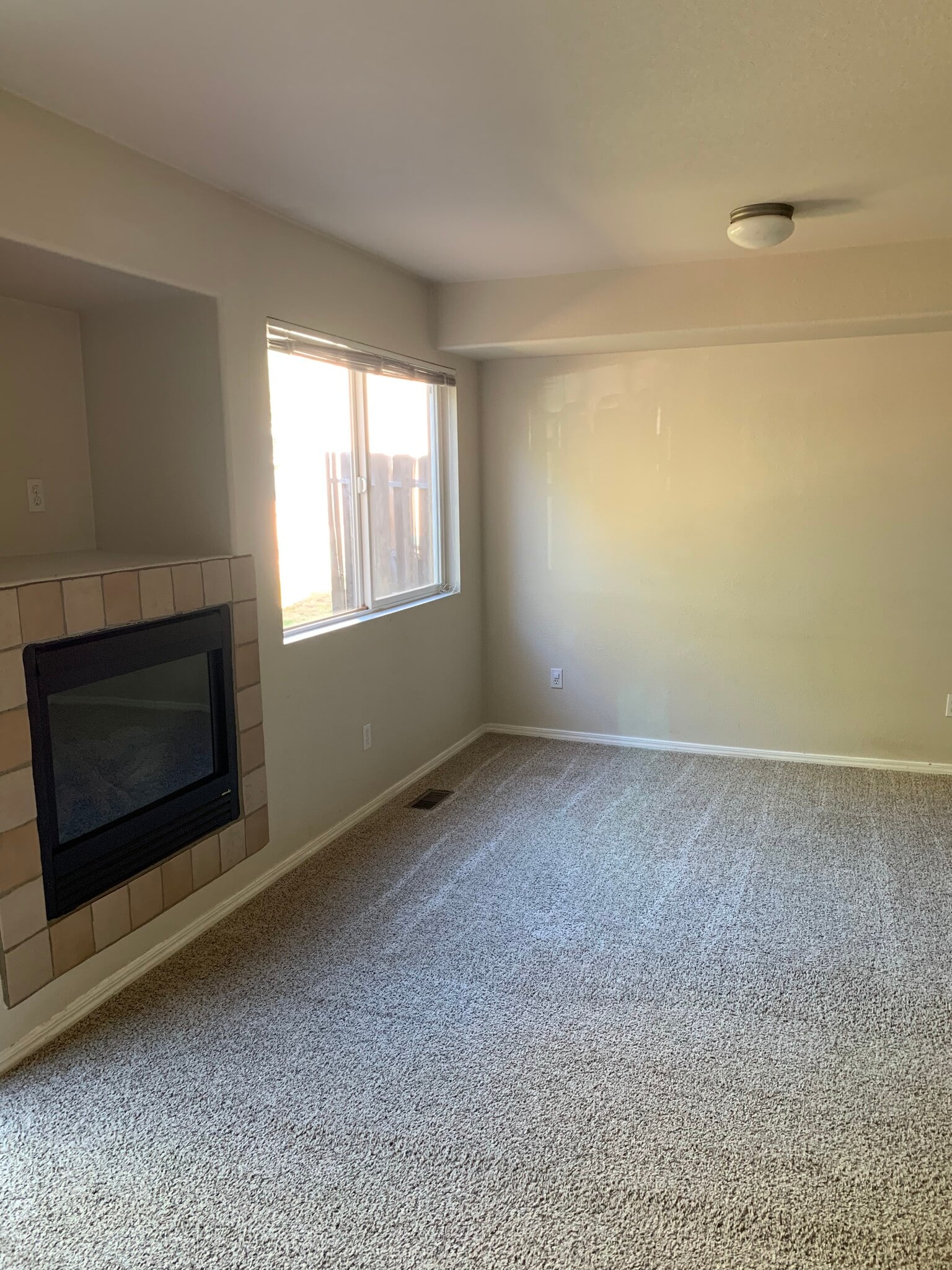 Living area - 2232 Golden Gate Grv