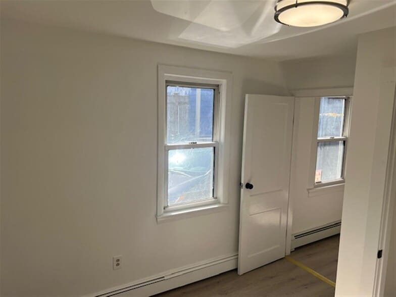 Building Photo - 8 6th St