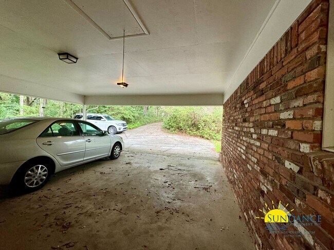Building Photo - 7 Longwood Dr