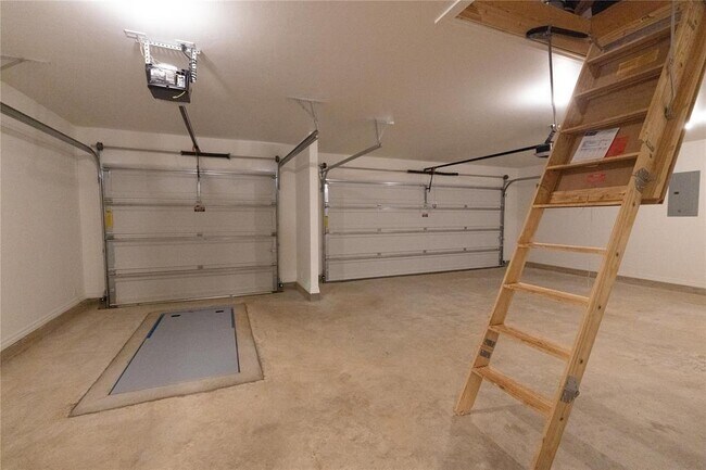 Building Photo - 5732 Lantana Ln