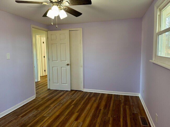 Building Photo - 2516 Hinson Rd