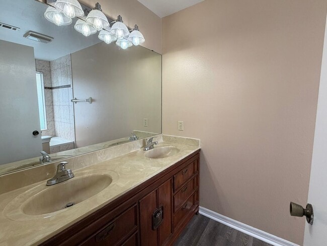 Building Photo - 625 Remington Oak Dr