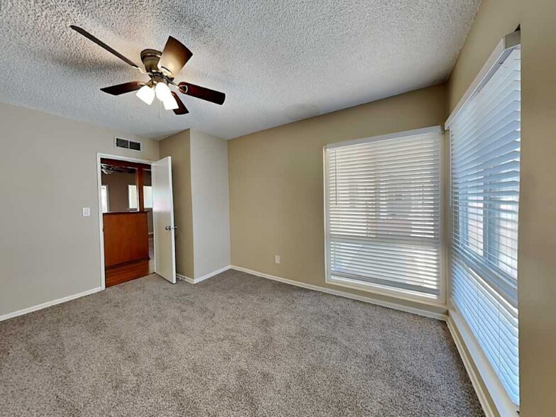 Building Photo - 14249 Minnehaha St