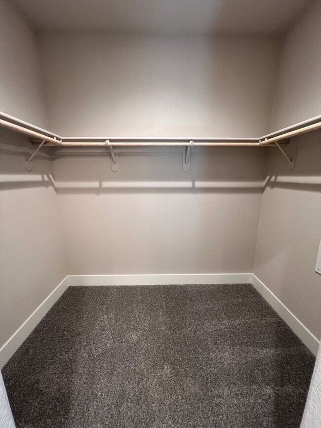 Building Photo - Charming & NEW! 2/2/2 Townhome in Gardnerv...