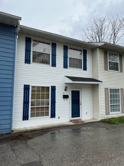 Building Photo - 18 Warren Pl