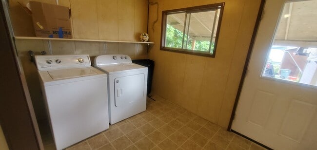 Building Photo - Pre-Leasing for September - 7Bed/3.5bath House