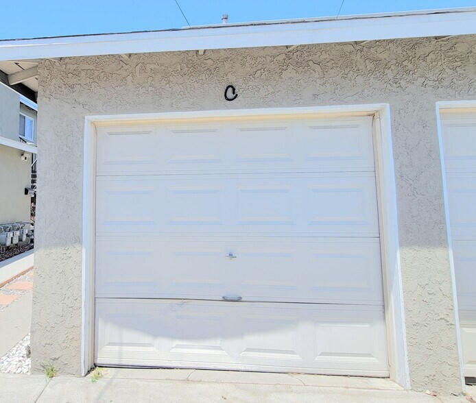 Garage outside 1 - 4146 Redondo Beach Blvd