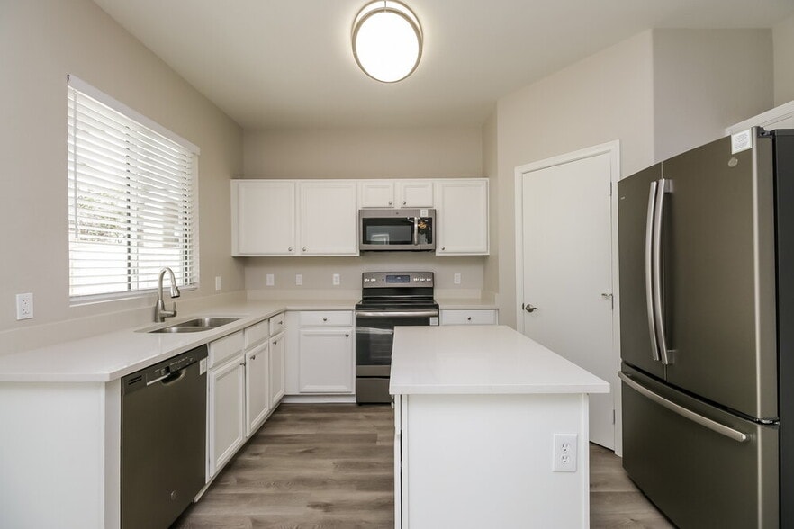 Building Photo - 4025 W Park St