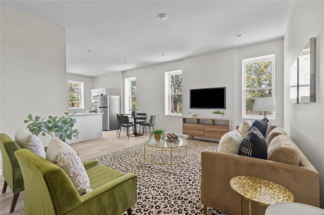 Building Photo - Gorgeous Three Bedrooms\ with IN-UNIT Laun...