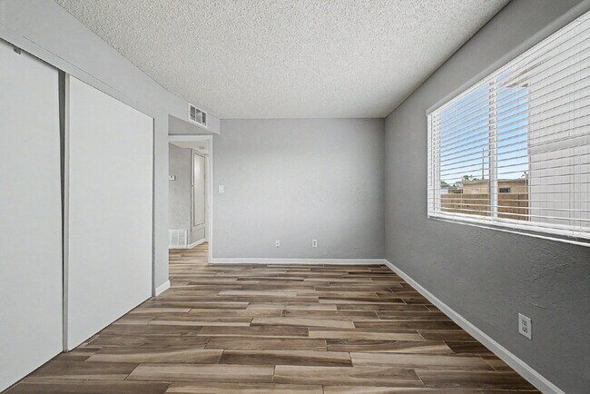 Building Photo - 7144 N 66th Dr