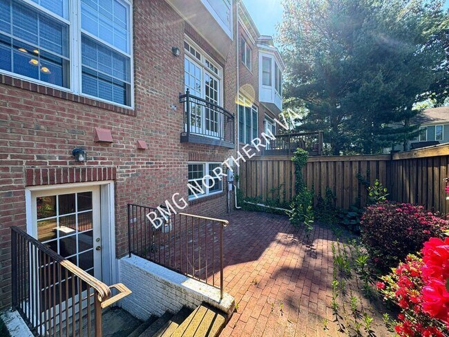 Building Photo - 3091 McKinnon Way