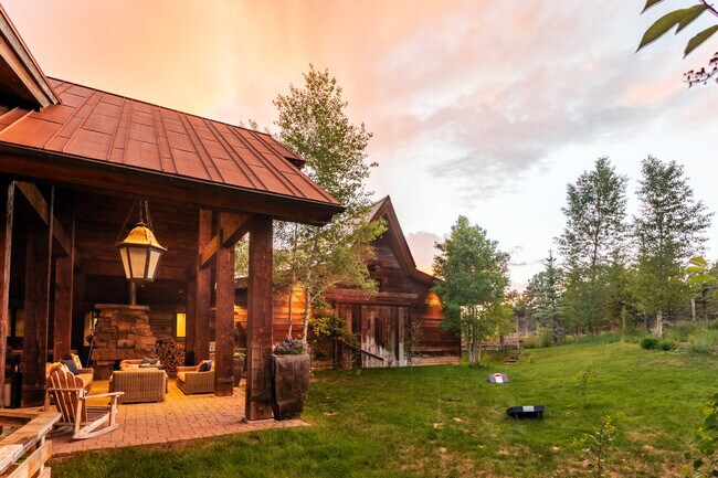 Building Photo - 665 Callicotte Ranch Dr