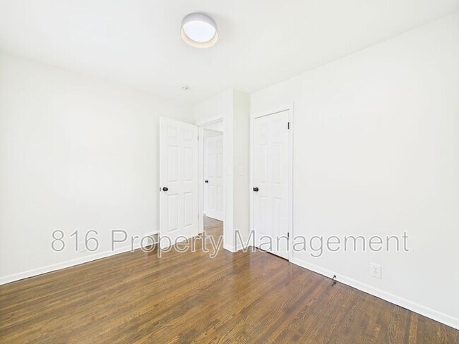 Building Photo - 11214 E Lexington Ave