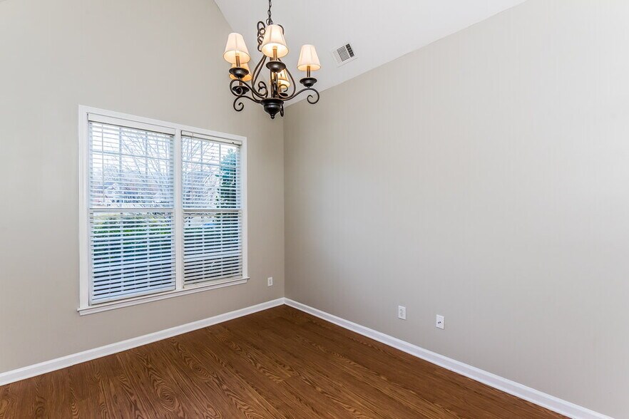 Building Photo - 411 Azalea Cove