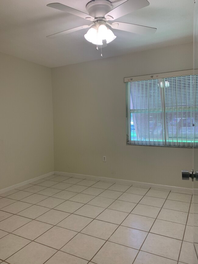 Building Photo - 100 Sweetgum Woods Ct