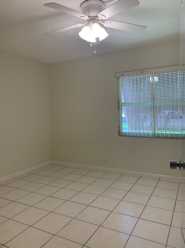 2/2 Condo in Edgewater Condos of Deltona! 100 Sweetgum Woods Ct