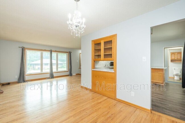 Building Photo - 3934 Oakshire Rd