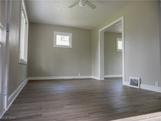 Building Photo - 3814 Russell Ave