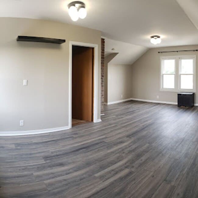 Building Photo - Fully Renovated 3BR Multi-Level Home with New Appliances