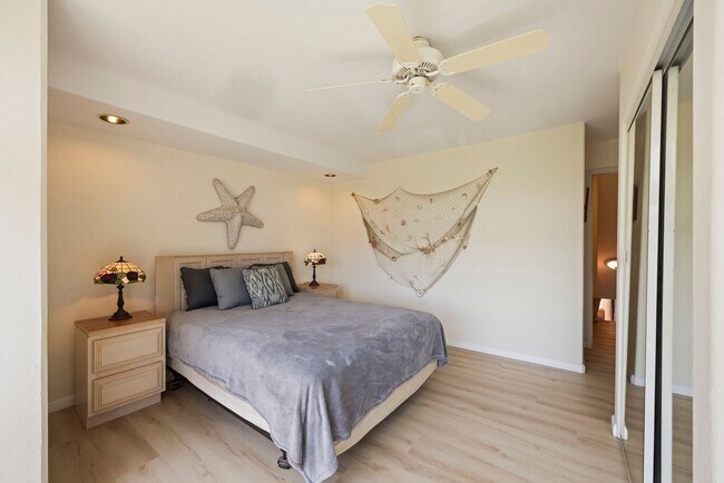 Building Photo - Stunning views, space and comfort.