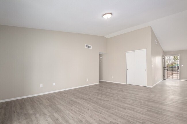 Building Photo - $500 Move-In Credit (ends 9/30) | Newly Remodeled 3BR w/ Pool