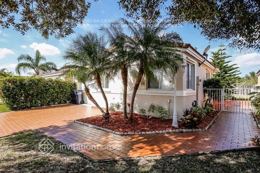 Building Photo - 16940 SW 142nd Pl