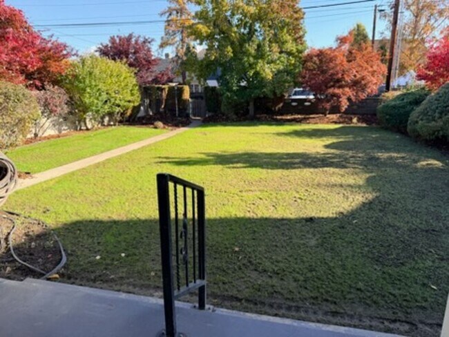 Building Photo - Located in the Historic District! 3+ beds,...