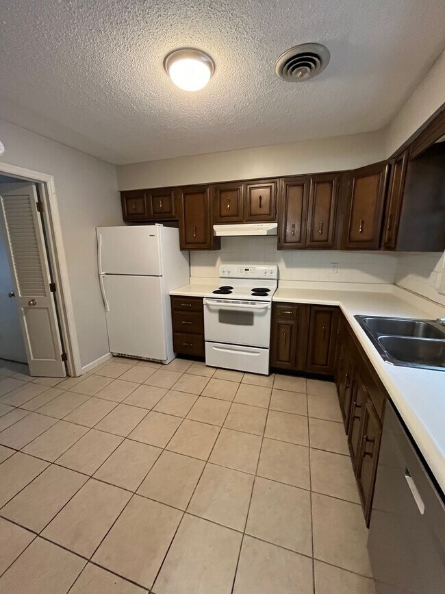 Building Photo - 1801-1803 N Forest Ave