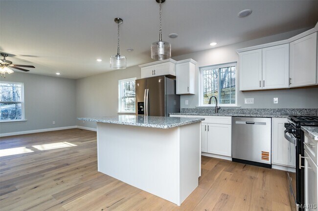 Building Photo - 652 N Kansas St