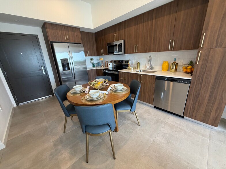 Building Photo - 1851 Fillmore St